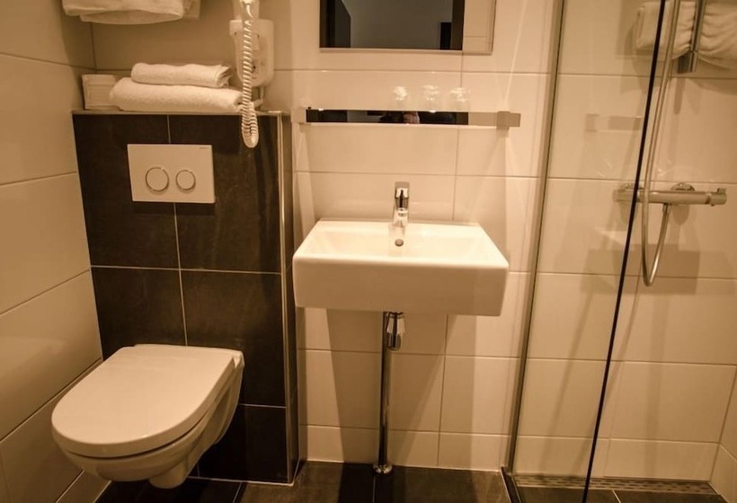 اتاق استاندارد یک نفره, Cornelisz