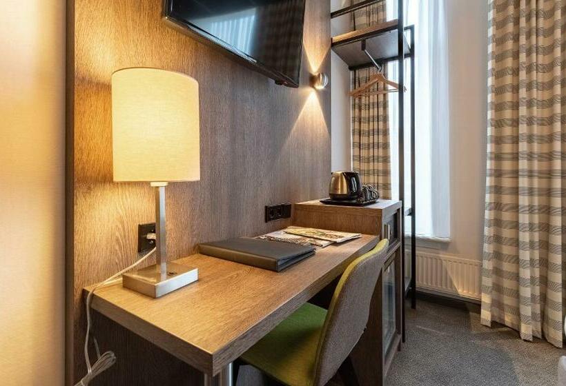 اتاق سوپریور, Cornelisz