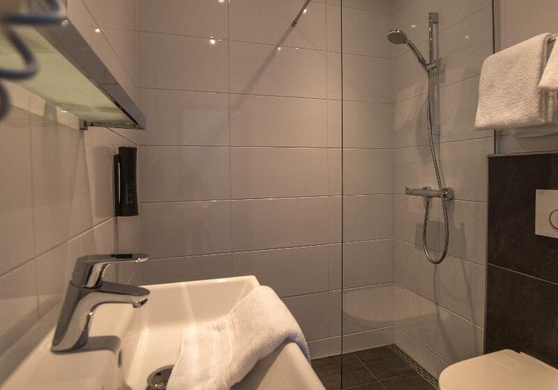 اتاق استاندارد یک نفره, Cornelisz