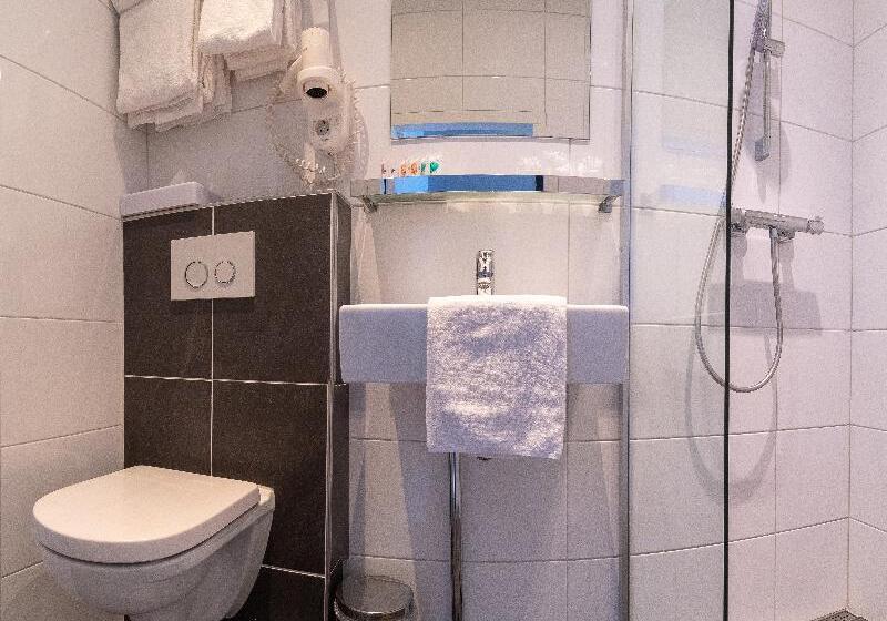 اتاق استاندارد سه نفره, Cornelisz