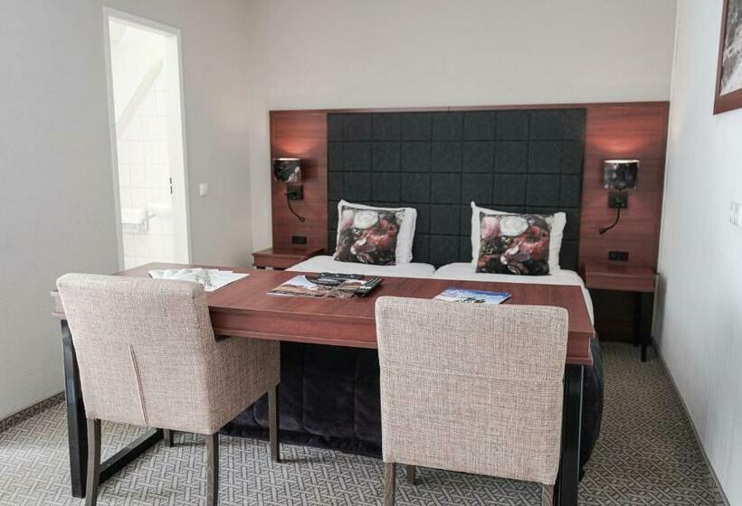 اتاق خانوادگی, De Oringer Marke & Stee By Flow