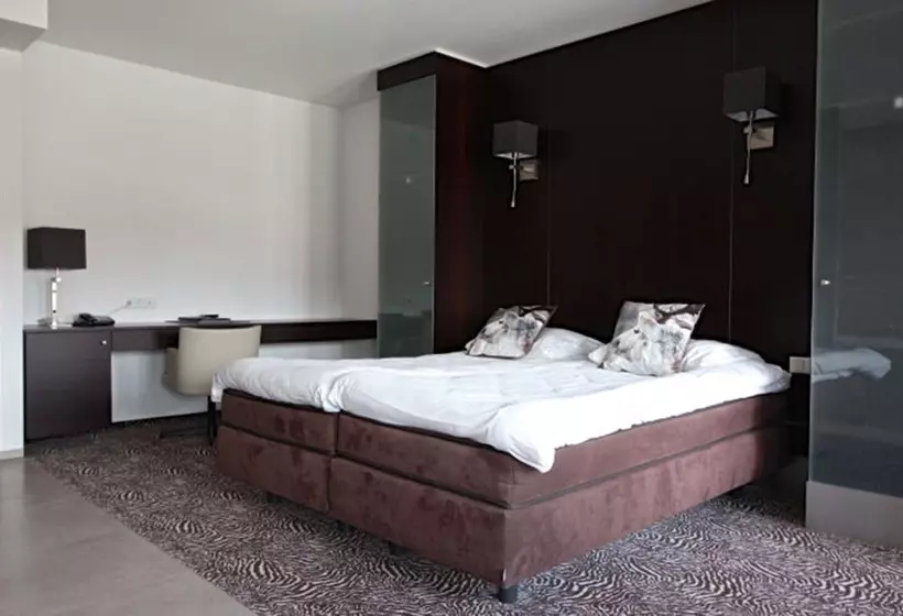 デラックスルーム, Golden Tulip West Ende