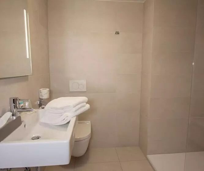 Standard-huone, Golden Tulip West Ende