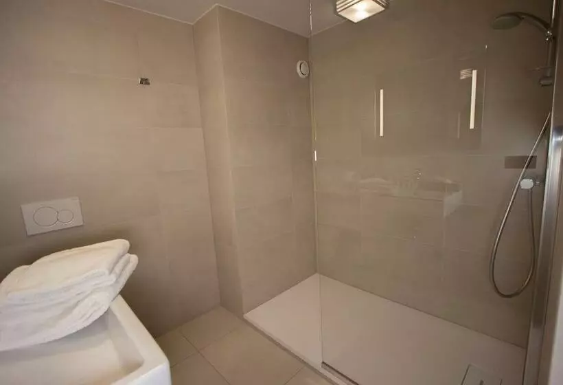 Standard-huone, Golden Tulip West Ende