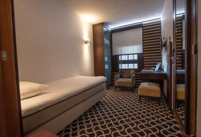 Standard-huone, Golden Tulip West Ende