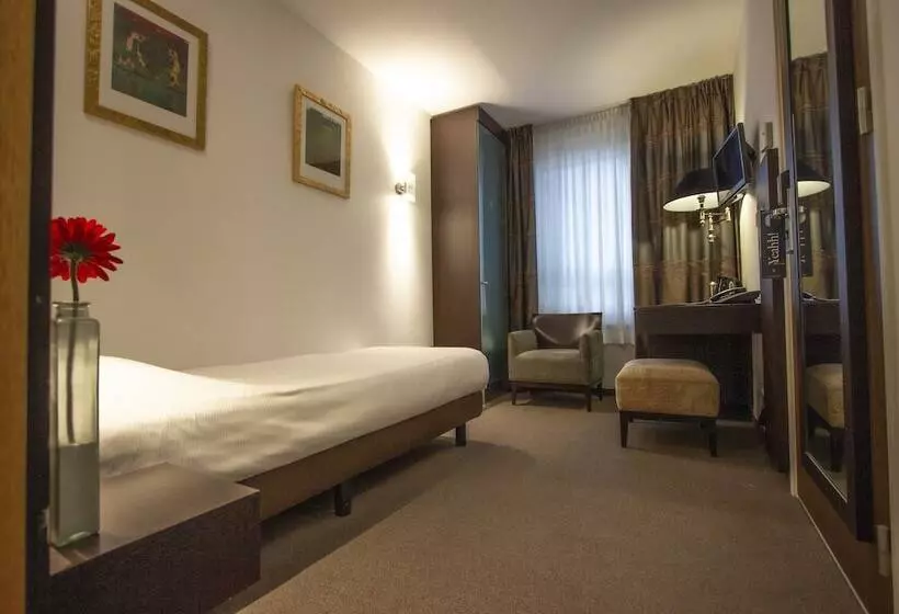 Standard-huone, Golden Tulip West Ende