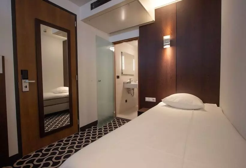 Standard-huone, Golden Tulip West Ende