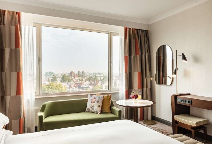 Номер Deluxe, Hilton Amsterdam