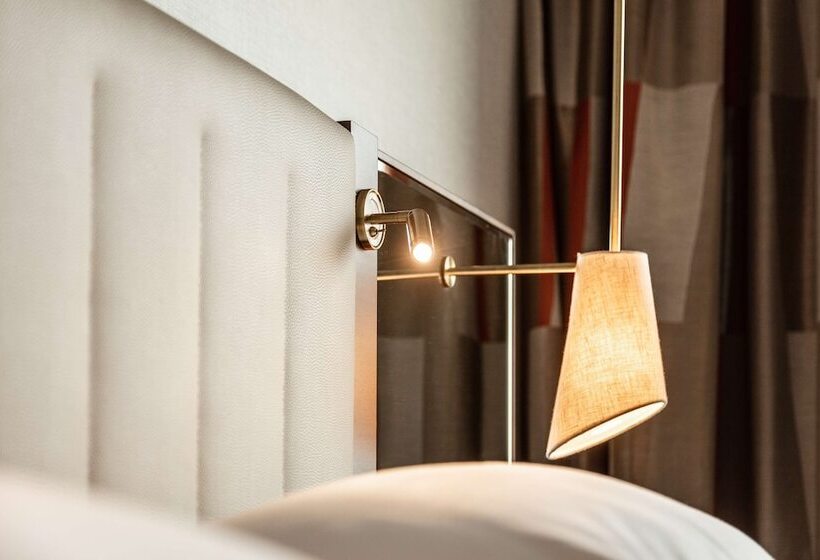 Номер Deluxe, Hilton Amsterdam