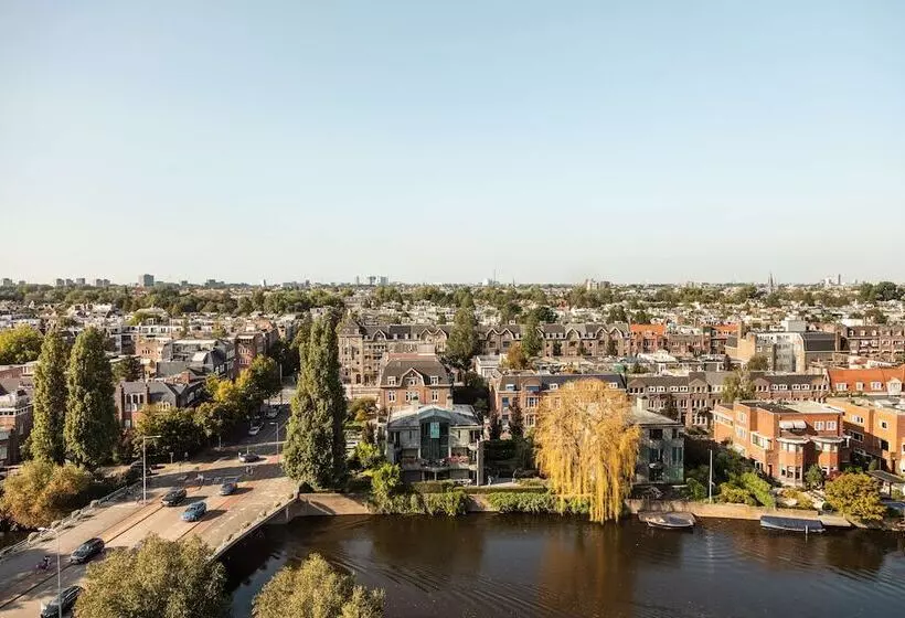 سوئیت جونیور با تخت بزرگ, Hilton Amsterdam