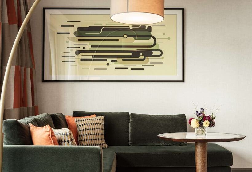 Полулюкс Кровать Кинг, Hilton Amsterdam