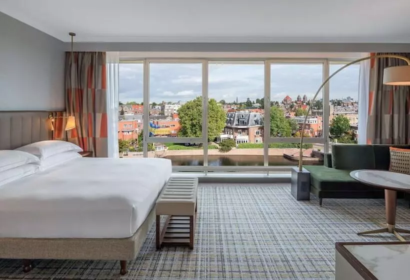 سوئیت جونیور با تخت بزرگ, Hilton Amsterdam