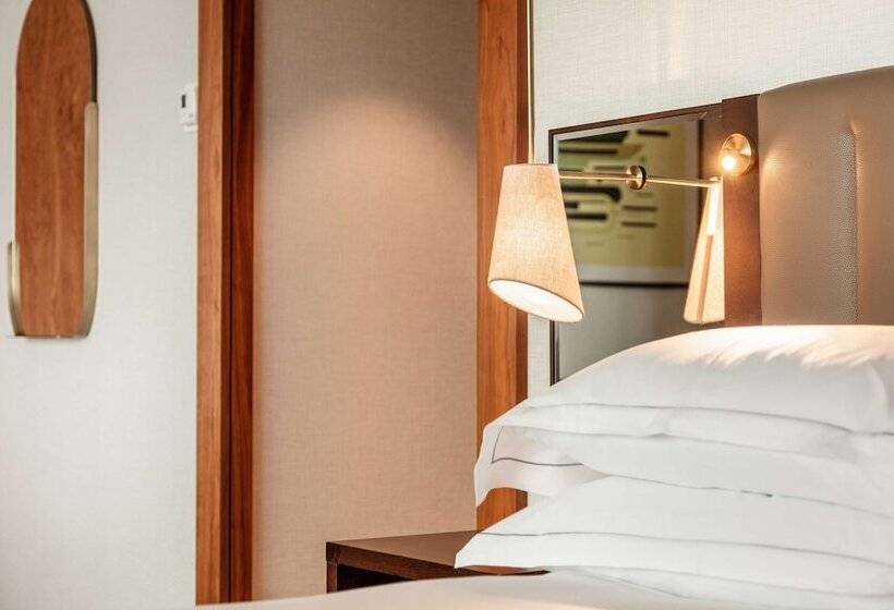 Полулюкс Кровать Кинг, Hilton Amsterdam