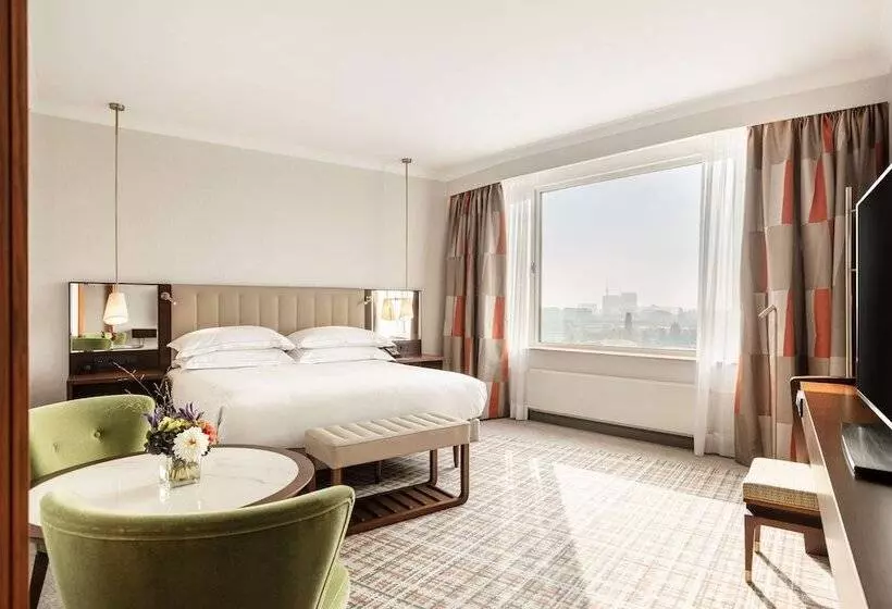 اتاق اجرایی با تخت بزرگ, Hilton Amsterdam