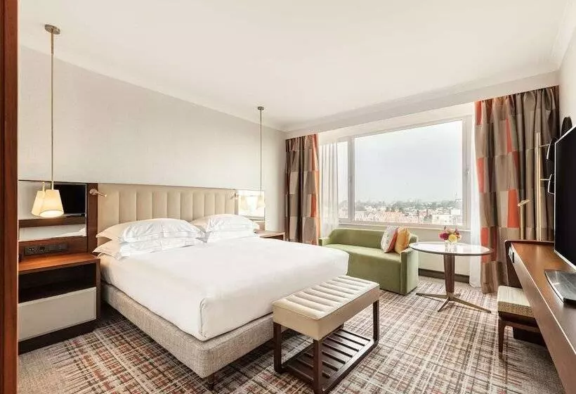 اتاق اجرایی با تخت بزرگ, Hilton Amsterdam