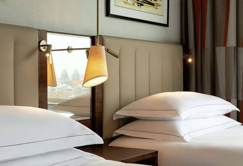 Номер Deluxe с Видом, Hilton Amsterdam