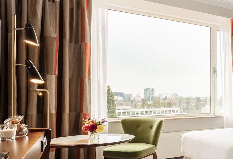 Номер Executive, Hilton Amsterdam