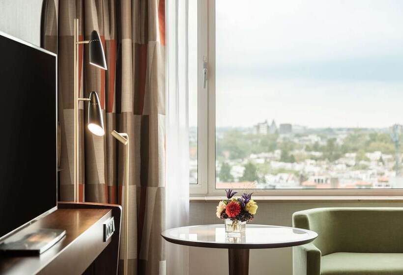 Номер Superior, Hilton Amsterdam
