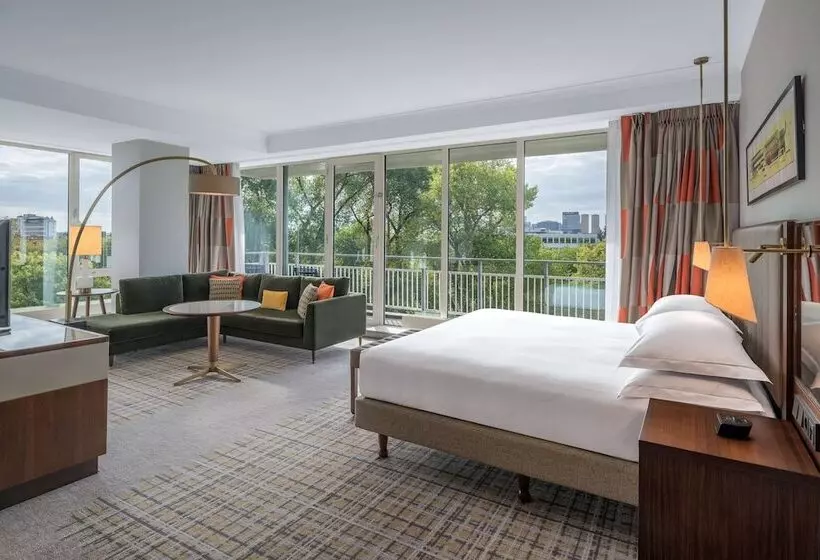 سوئیت جونیور با چشم‌انداز, Hilton Amsterdam