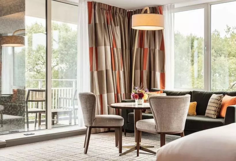 سوئیت جونیور با چشم‌انداز, Hilton Amsterdam