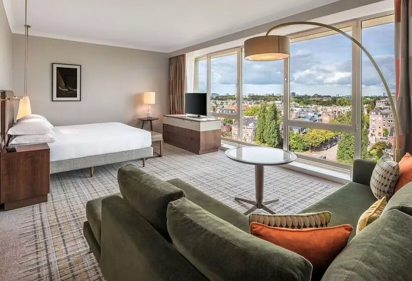 سوئیت جونیور با چشم‌انداز, Hilton Amsterdam