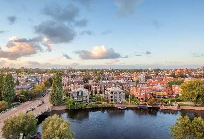 سوئیت جونیور با چشم‌انداز, Hilton Amsterdam