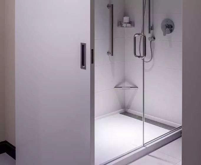 اتاق سوپریور با تخت بزرگ, Hilton Amsterdam
