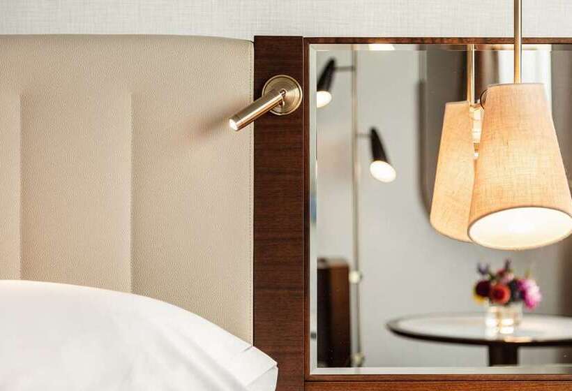 Номер Superior, Hilton Amsterdam