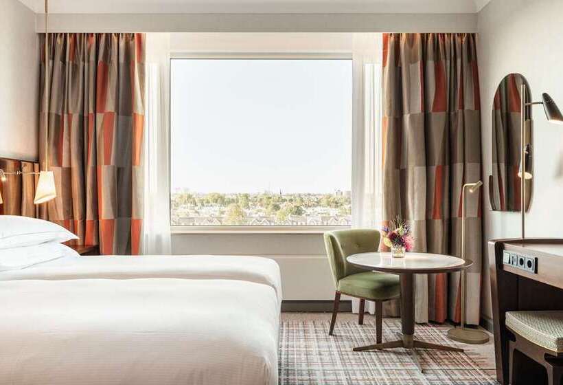 Номер Superior, Hilton Amsterdam