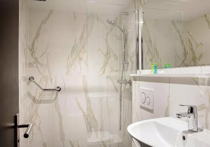 اتاق خانوادگی, Ibis Styles Amsterdam Amstel