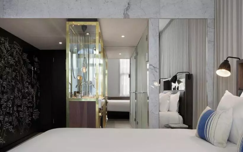 اتاق سوپریور با تخت بزرگ, Ink Hotel Amsterdam Mgallery Collection