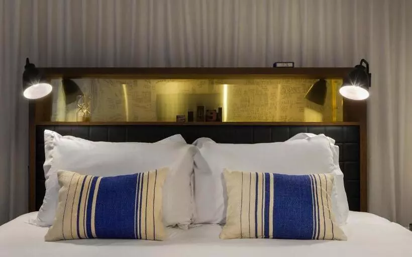 سوئیت جونیور با تخت بزرگ, Ink Hotel Amsterdam Mgallery Collection
