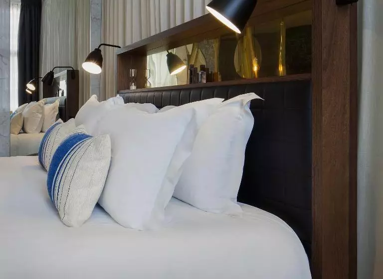سوئیت جونیور با تخت بزرگ, Ink Hotel Amsterdam Mgallery Collection
