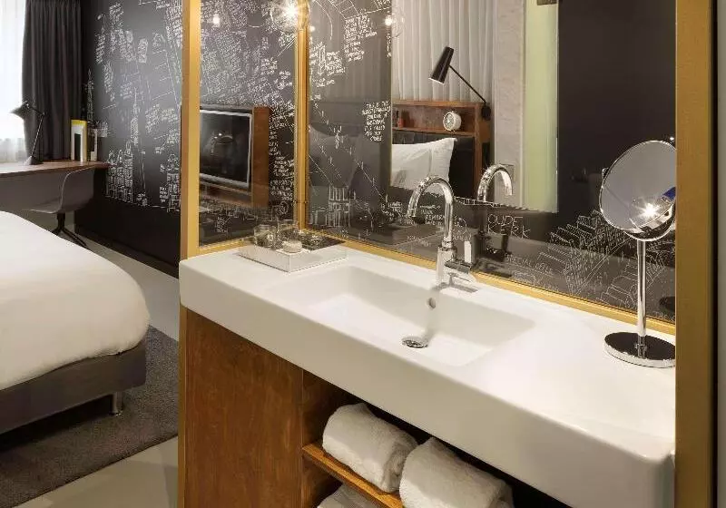 اتاق سوپریور با تخت بزرگ, Ink Hotel Amsterdam Mgallery Collection