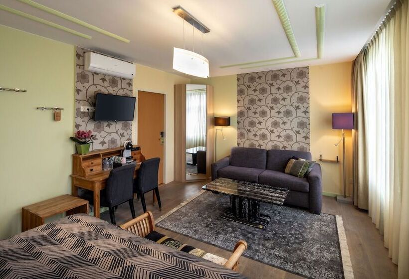 اتاق استاندارد سه نفره, Jupiter