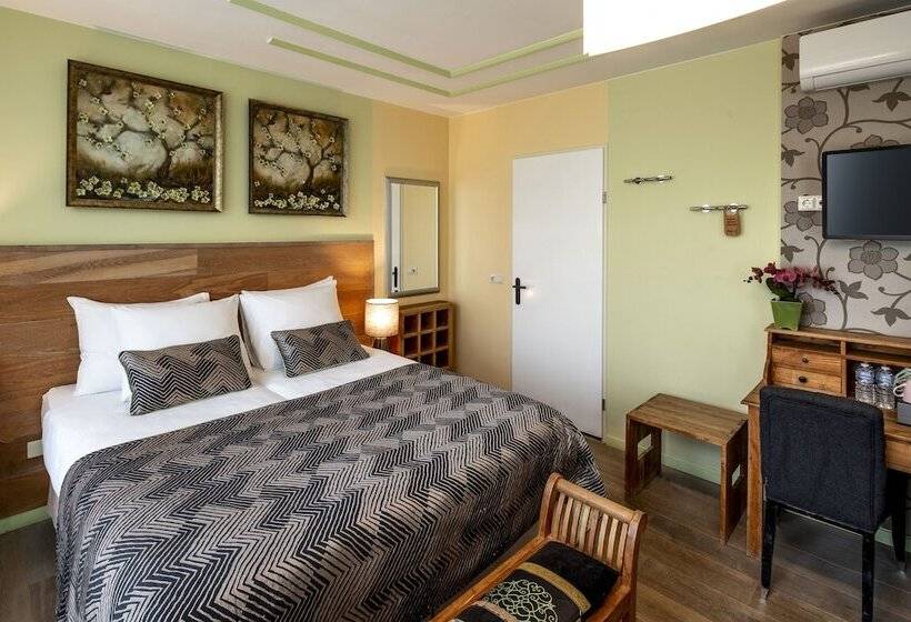 اتاق استاندارد سه نفره, Jupiter