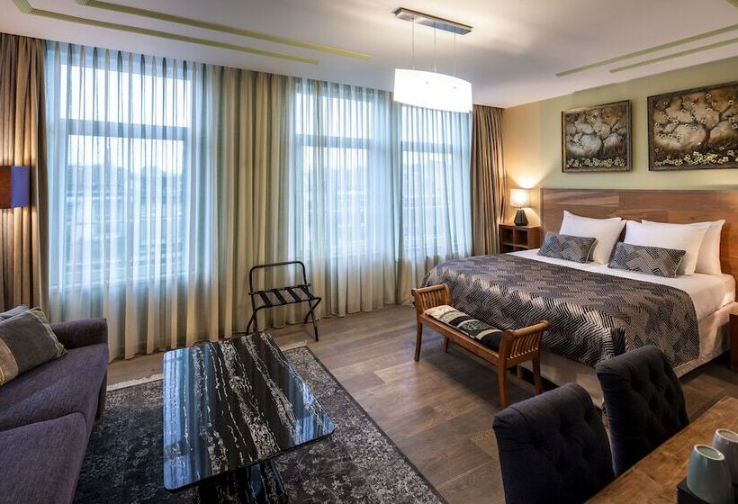 اتاق استاندارد سه نفره, Jupiter