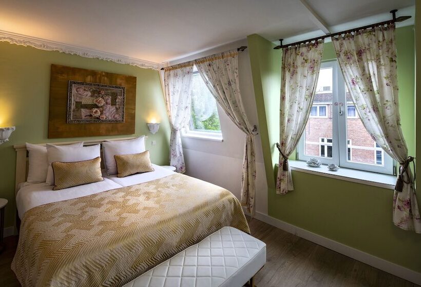 اتاق استاندارد سه نفره, Jupiter