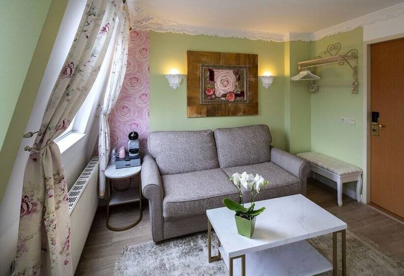 اتاق استاندارد سه نفره, Jupiter