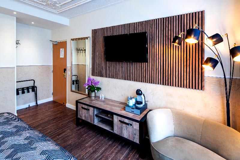 اتاق استاندارد سه نفره, Jupiter