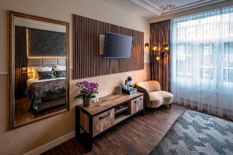 اتاق استاندارد سه نفره, Jupiter