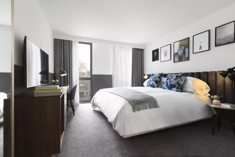 キングサイズベッドのデラックスルーム, Kimpton De Witt Amsterdam, An Ihg