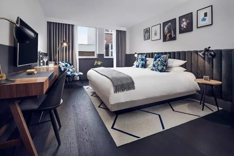 キングサイズベッドのデラックスルーム, Kimpton De Witt Amsterdam, An Ihg