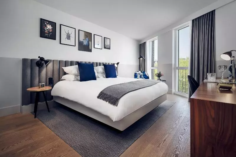 キングサイズベッドのデラックスルーム, Kimpton De Witt Amsterdam, An Ihg