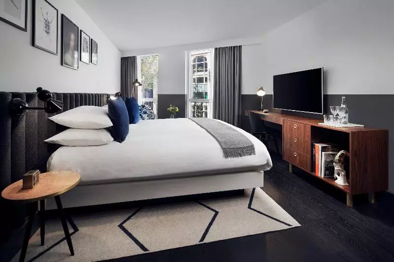 キングサイズベッドのデラックスルーム, Kimpton De Witt Amsterdam, An Ihg