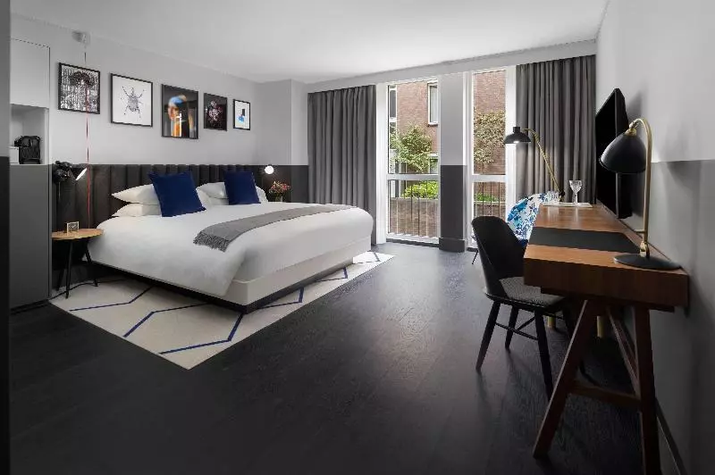キングサイズベッドのスタンダードルーム, Kimpton De Witt Amsterdam, An Ihg