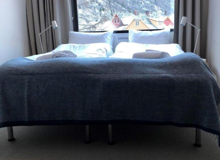 Номер Economy, Lindstrøm