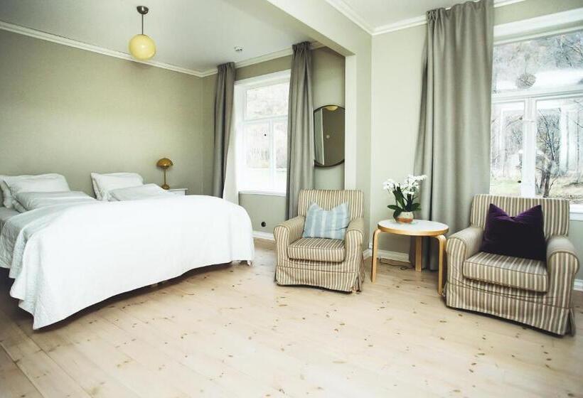 Семейный Номер, Lindstrøm