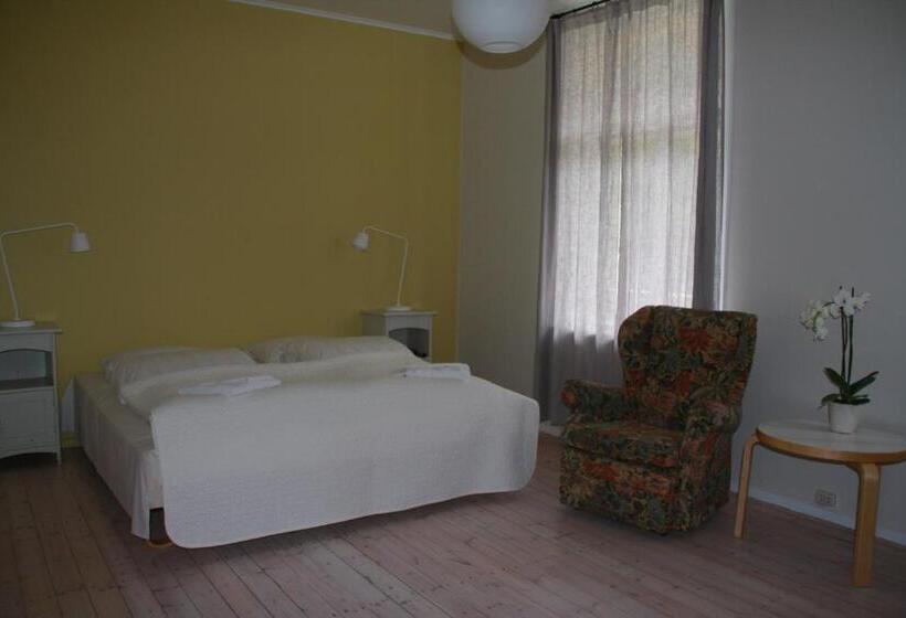 Семейный Номер, Lindstrøm