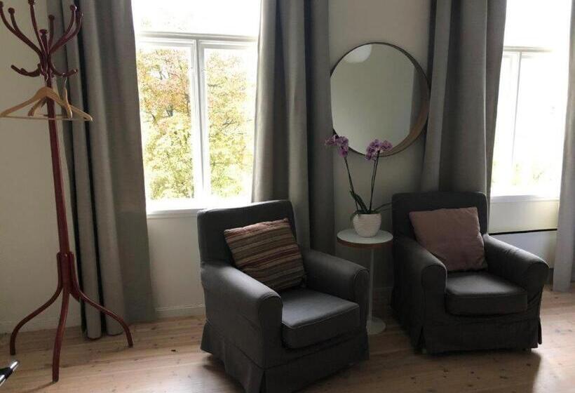 Номер Стандарт, Lindstrøm